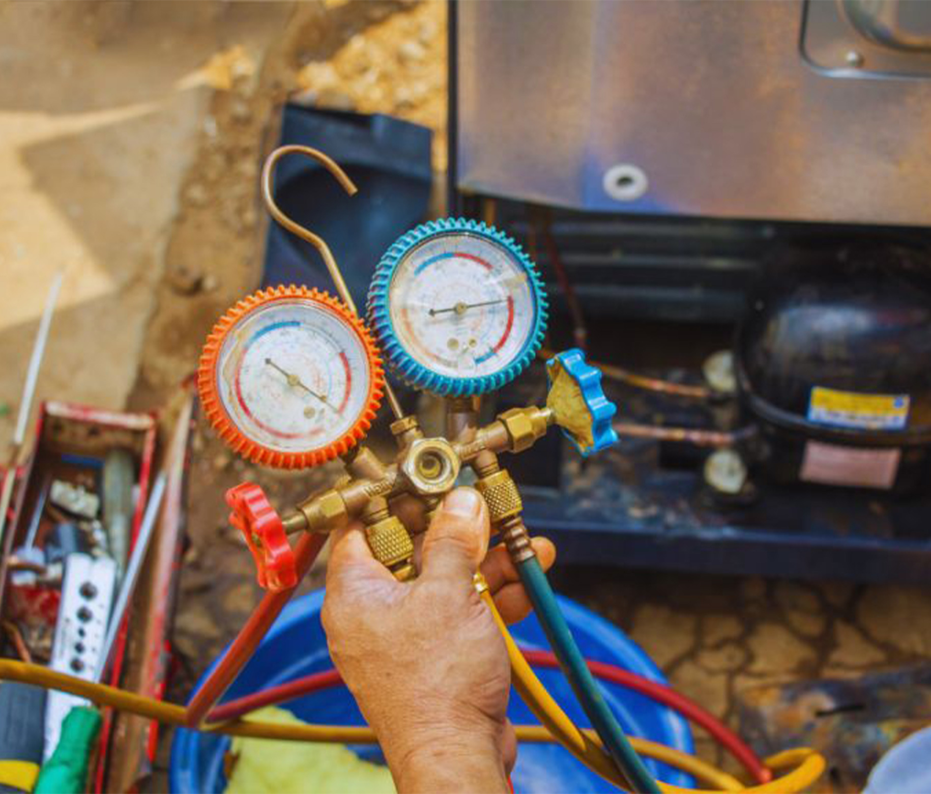 leunit_fridge_gas_charging_service_1.jpg