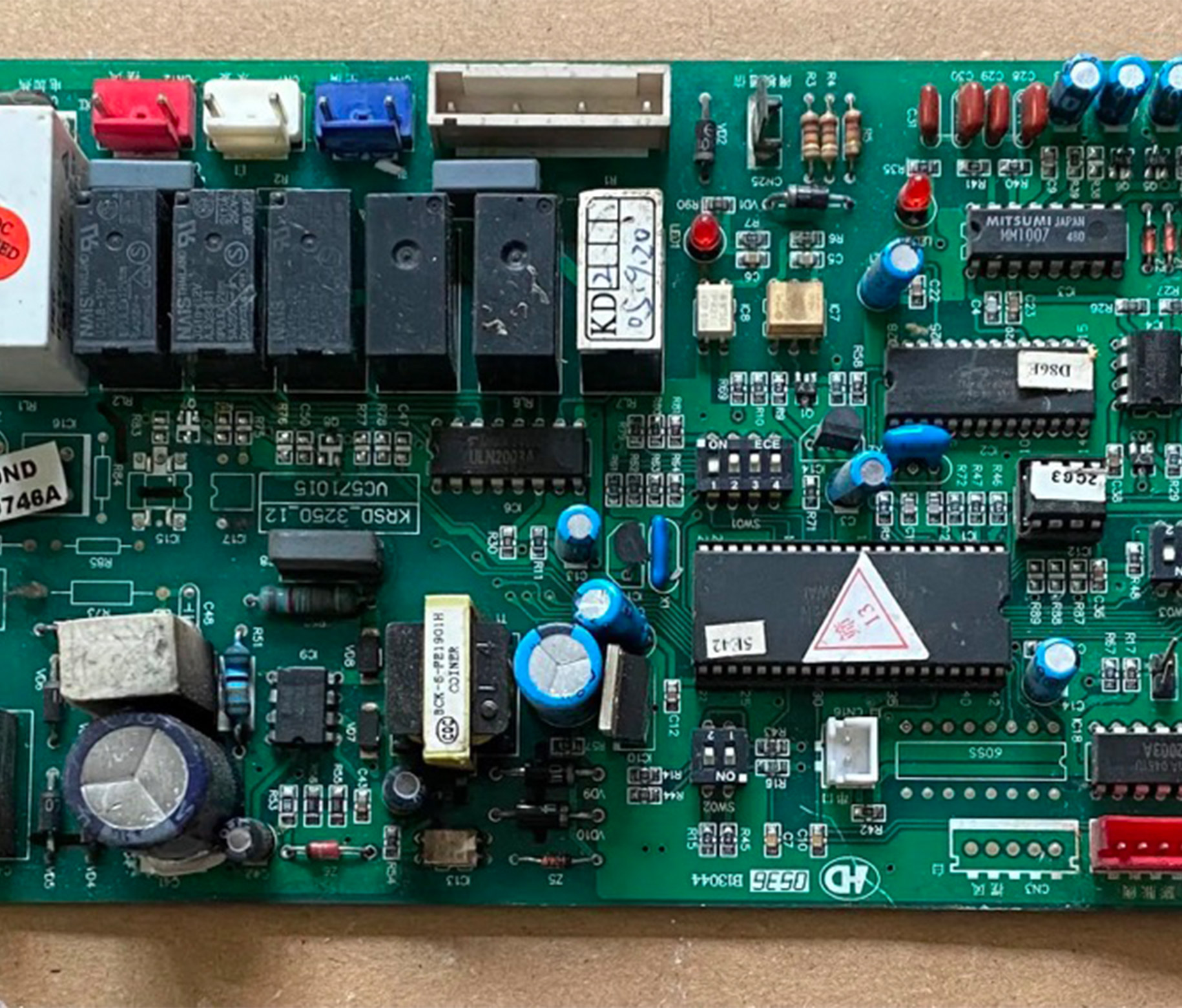 leunit_fridge_pcb_repairing_service_1.jpg