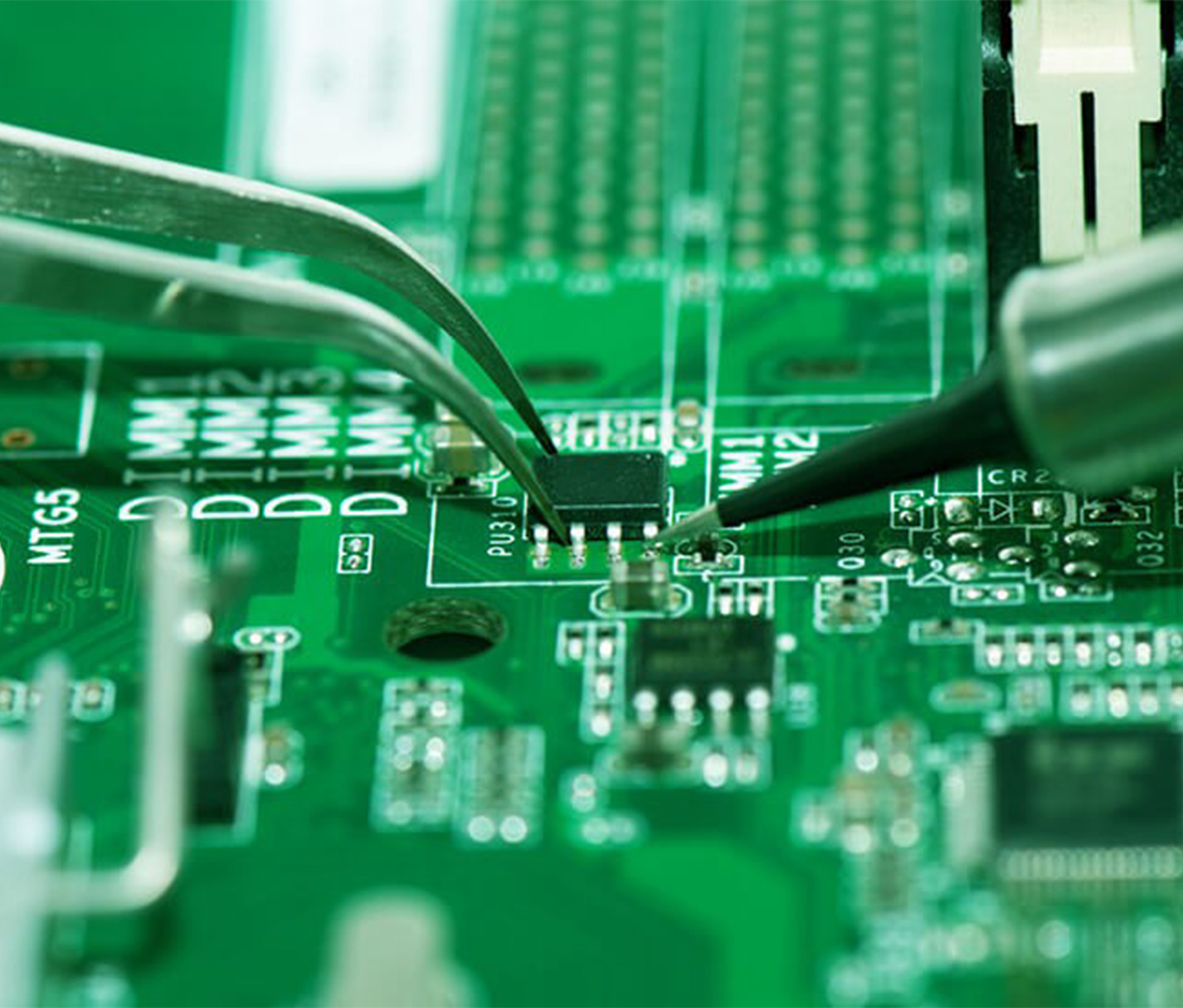 leunit_fridge_pcb_repairing_service_2.jpg